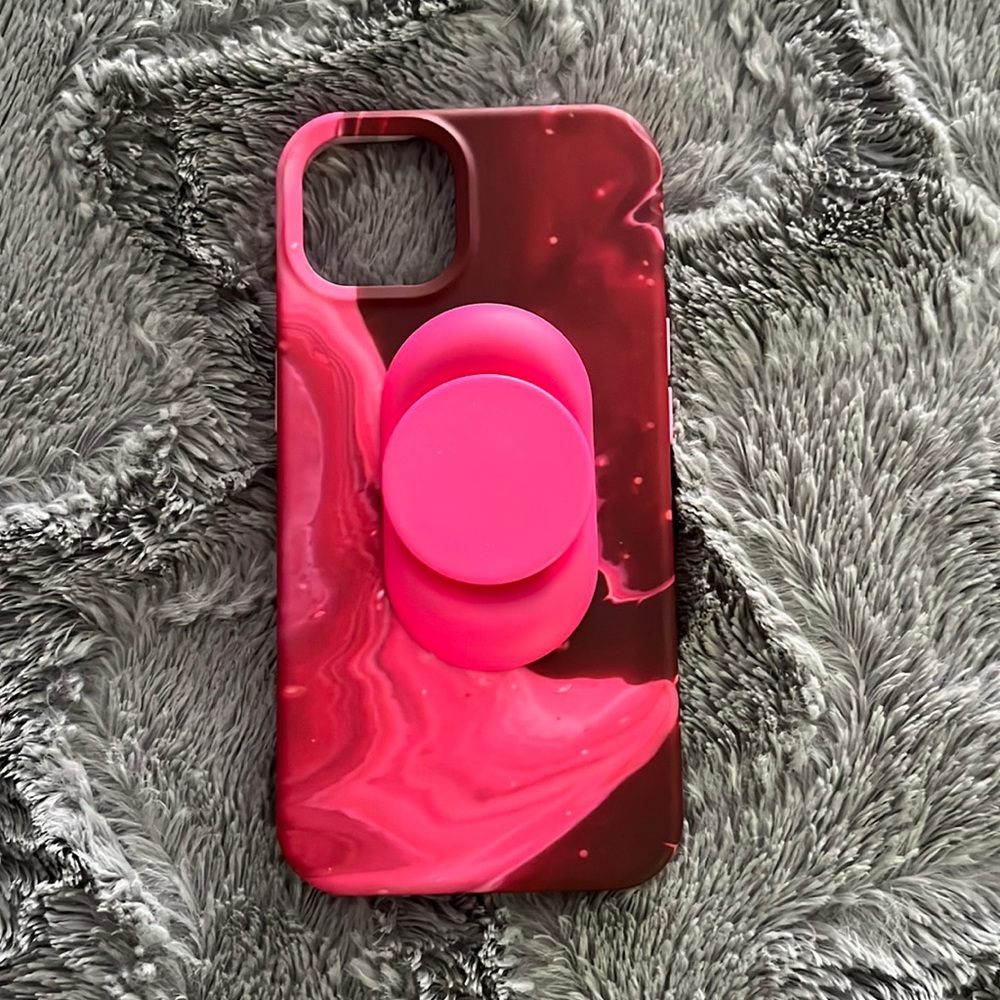 iPhone 13 otterbox with pop socket